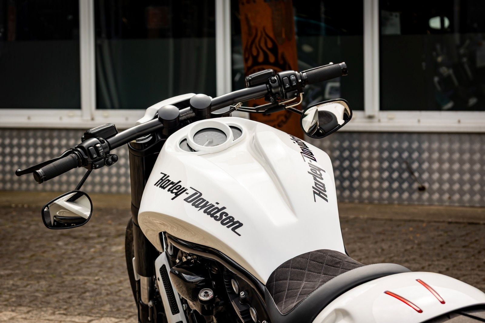 Fahrzeugabbildung Harley-Davidson VRSCDX Night Rod Special -BBC- Jekill&Hyde-