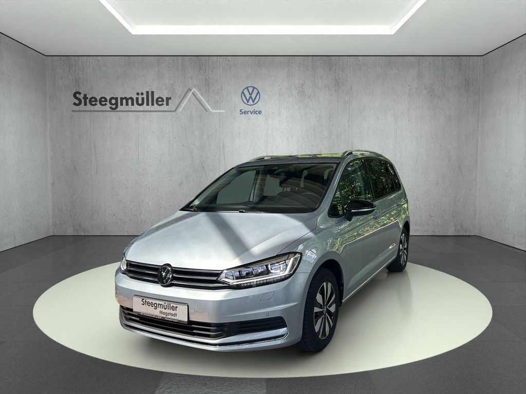 Volkswagen Touran — hlavná fotografia