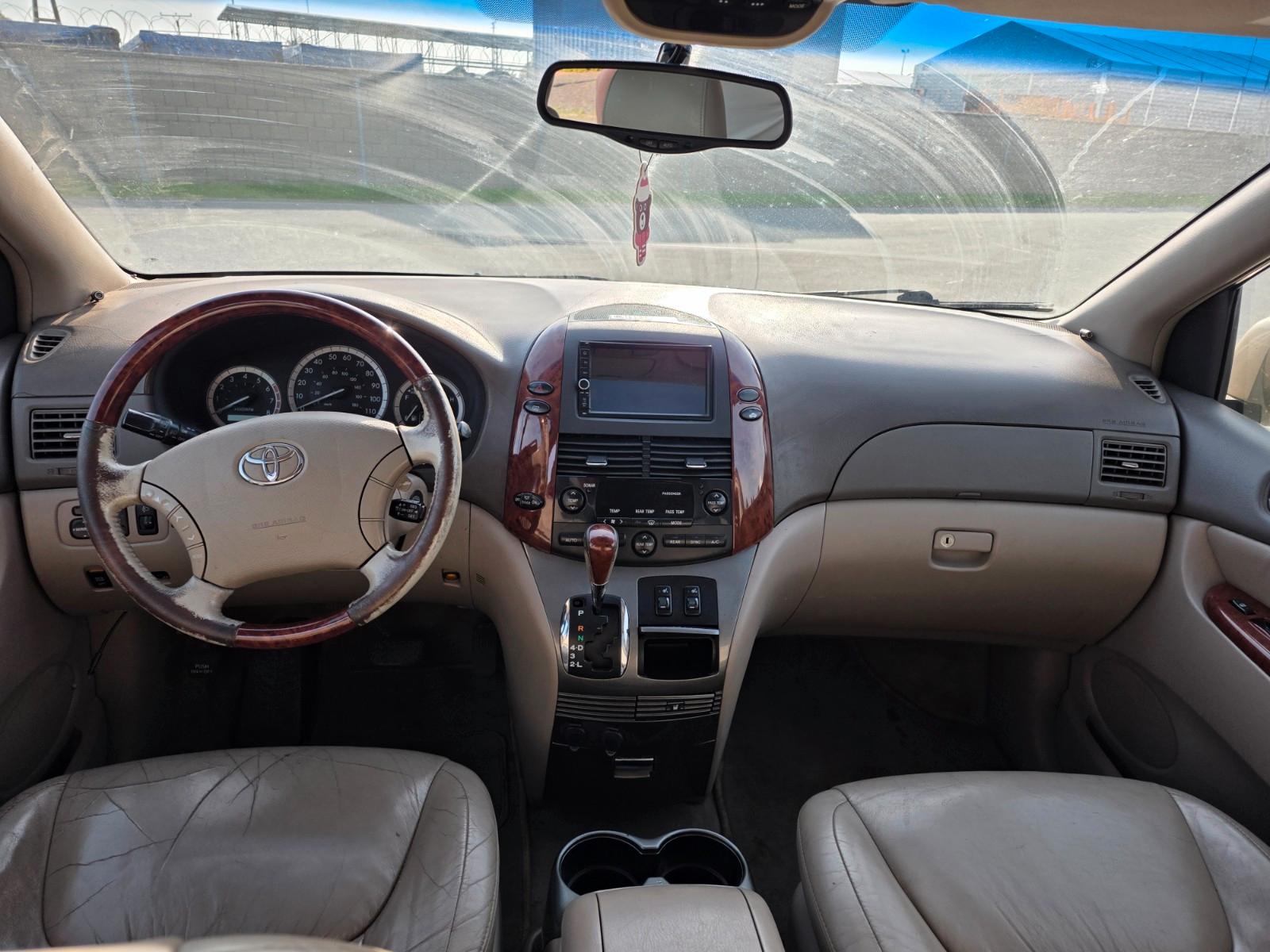 Toyota Sienna 2004 — photo 10