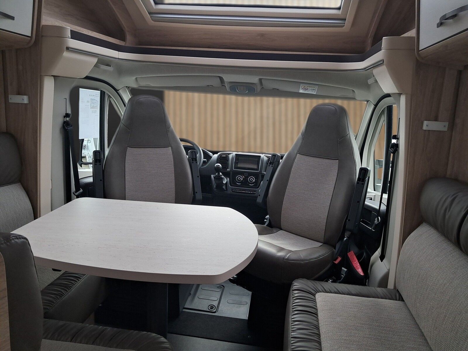 Fahrzeugabbildung Eura Mobil Profila RS PRS 675 SB Dachklima Lithium Mondial