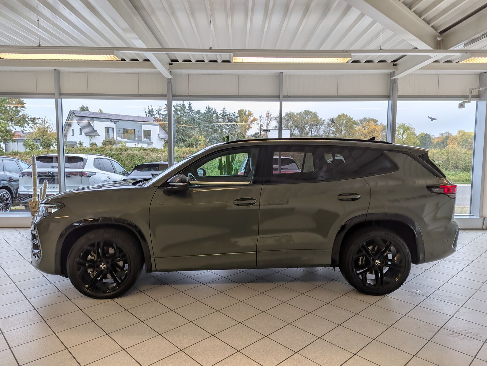 VW Tayron 2.0TDI 4M R-Line Launch Pano Black AHK 20 - Image 4