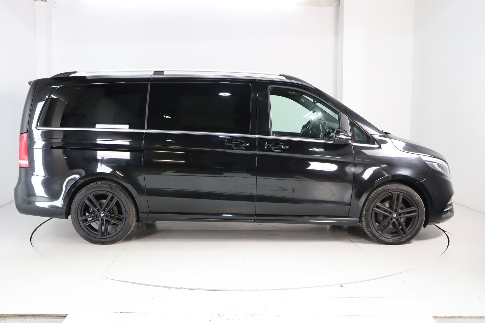 Fahrzeugabbildung Mercedes-Benz V 300 d AMG 4M * DIS * 360 * Burmeister