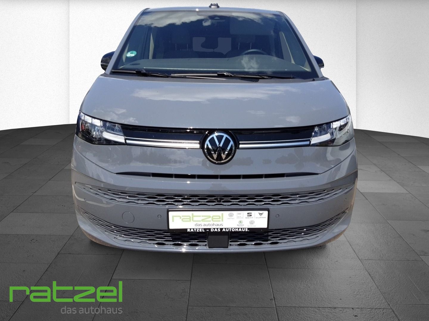Fahrzeugabbildung Volkswagen T7 Multivan Life 2.0 TDI DSG 7-SITZER Navi Digit