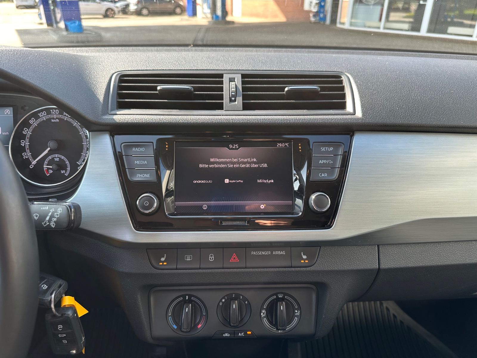 Fahrzeugabbildung SKODA Fabia Combi 1.0 TSI Ambition SHZG/BT/GJR/CarPlay