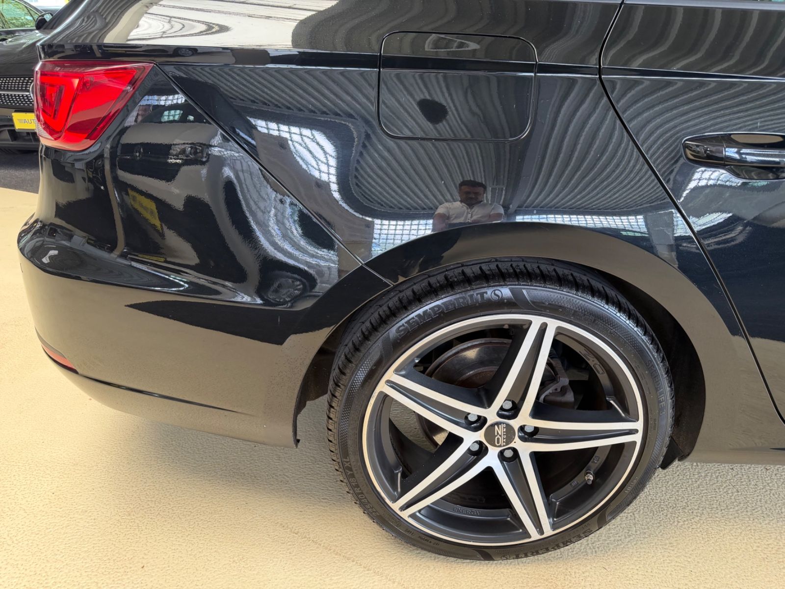 Fahrzeugabbildung SEAT Leon ST FR 2.0 TDI DSG 184PS * LED *