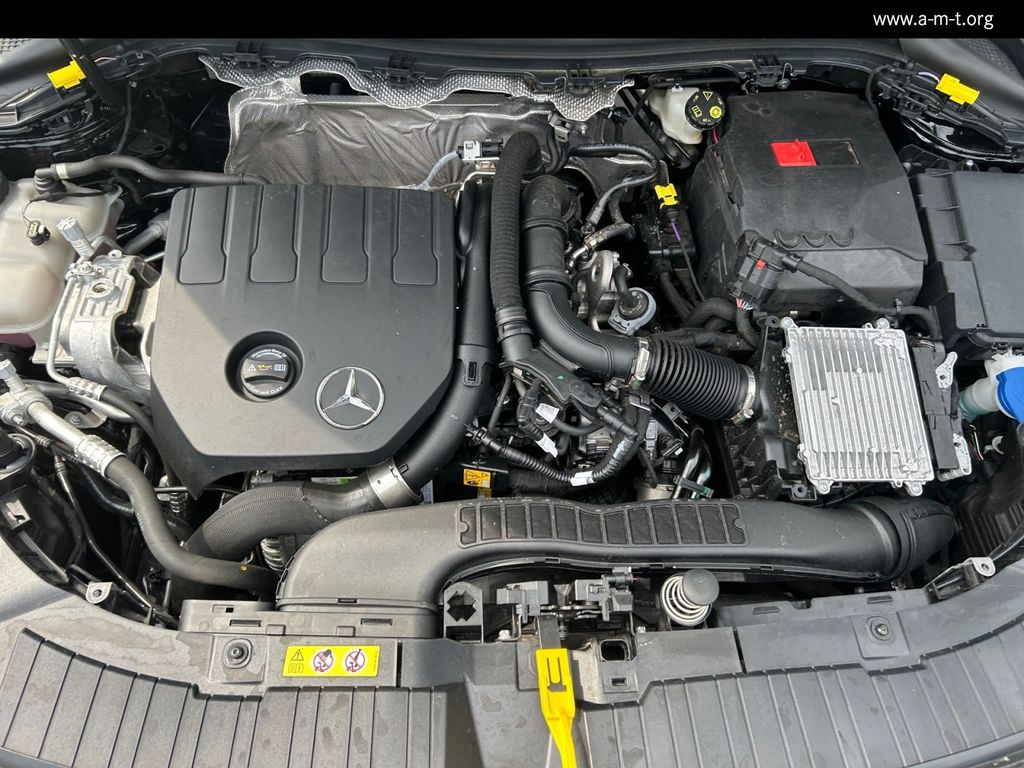 MERCEDES-BENZ GLA 200