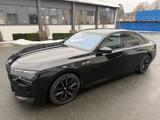 BMW M760 e xDrive M Sport - schwarze BMW M760