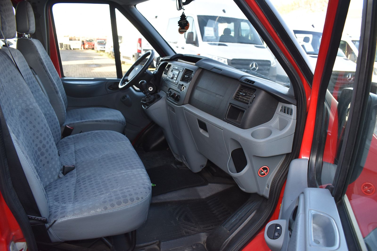 Fahrzeugabbildung Ford Transit Kombi FT 300 L Behindertengerecht 1721