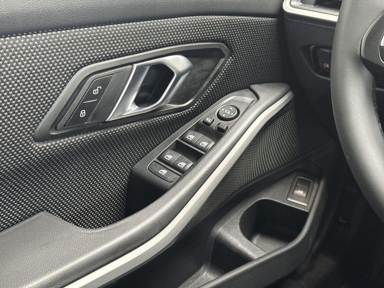 BMW 3 Series iA Touring LiveProf,AdapLED,DrA,Kamera,HUD, миниатюра 17