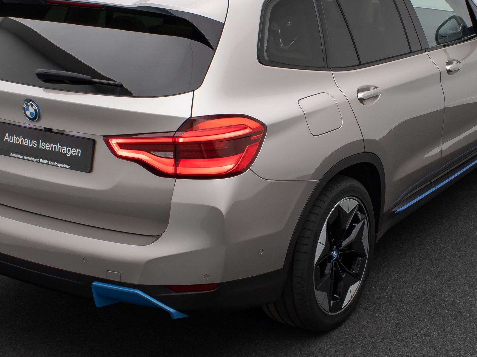 Fahrzeugabbildung BMW iX3 IMPRESSIVE DAB 360&deg;HUD ACC Memory H/K 20Zoll
