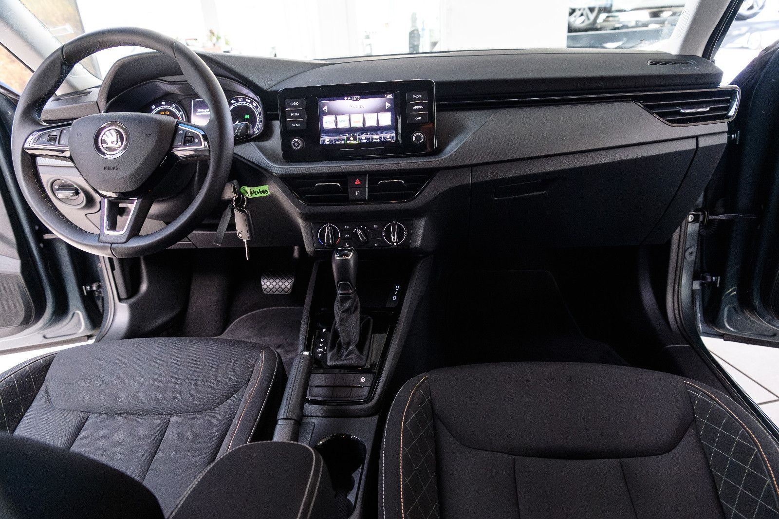 Fahrzeugabbildung SKODA Kamiq Ambition 1.0 DSG LED+AHK+SHZ+GRA