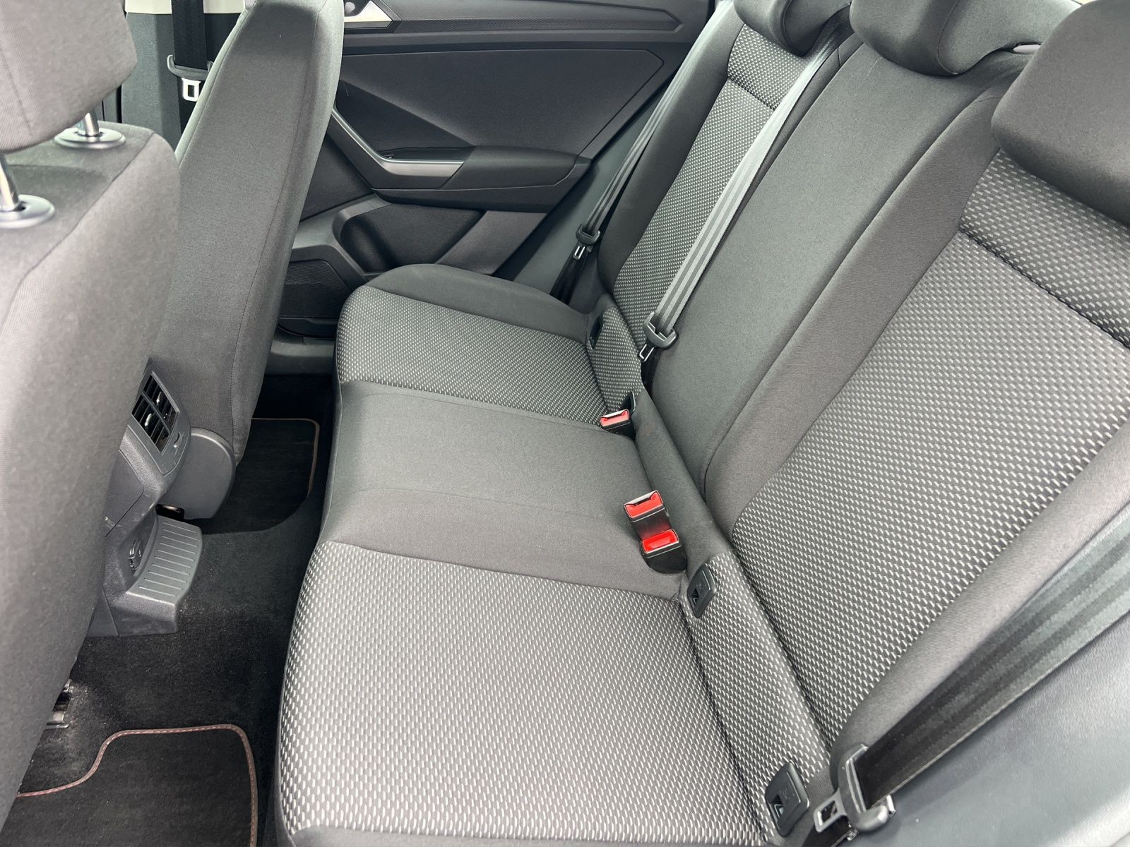 Fahrzeugabbildung Volkswagen T-Roc TDI Basis Navi SHZ SHZ Klima