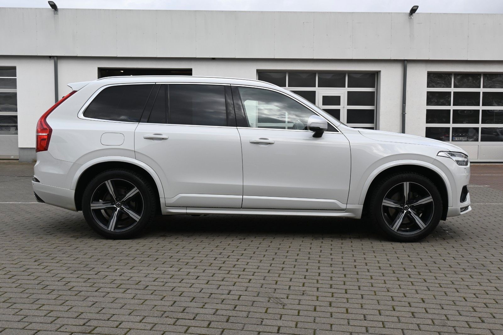 Fahrzeugabbildung Volvo XC90 D5 R-Design*VOLL*PANO*LUFT*255PS*MIETKAUF