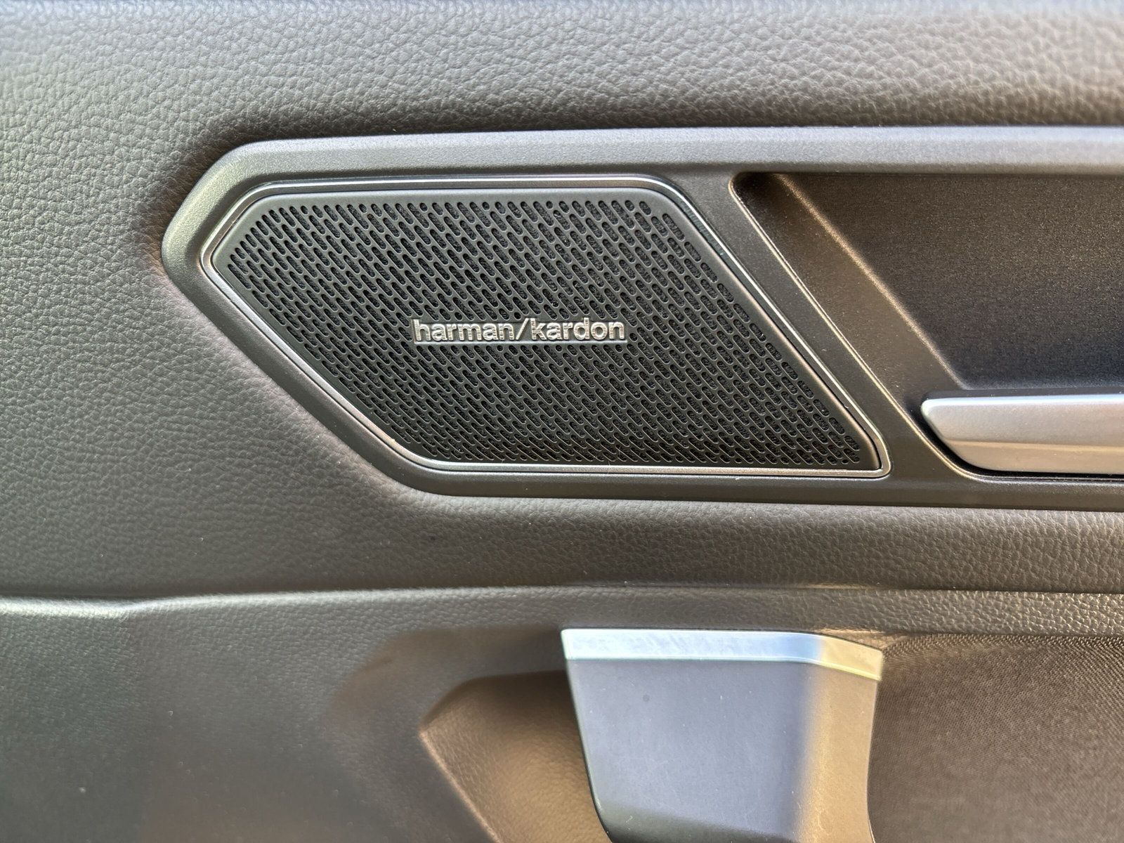 Fahrzeugabbildung Volkswagen Tiguan Allspace 2.0 TDI 4Motion Kamera Harman&Ka