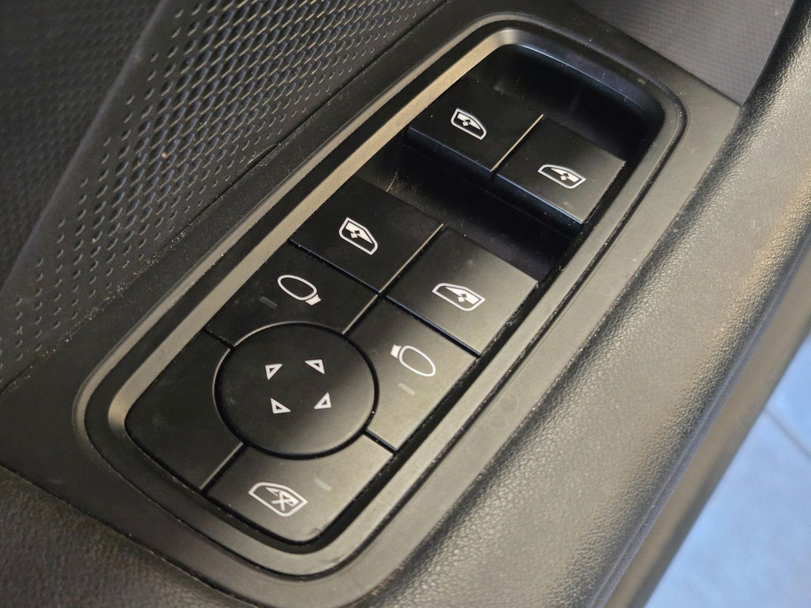 Fahrzeugabbildung Porsche Taycan Basis