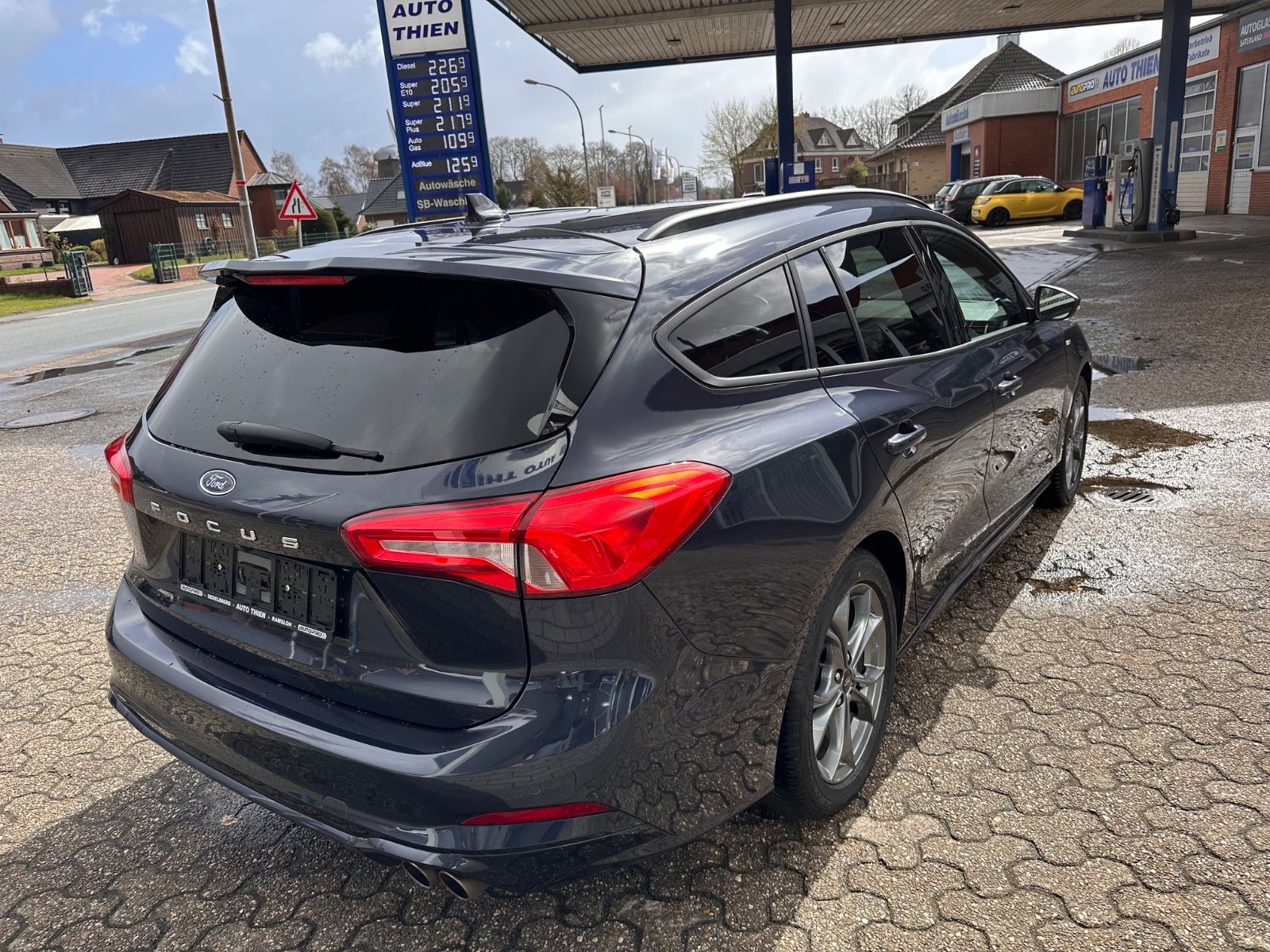 Fahrzeugabbildung Ford Focus Turnier ST-Line X 1.5 EB AHK/ACC/LED/Navi