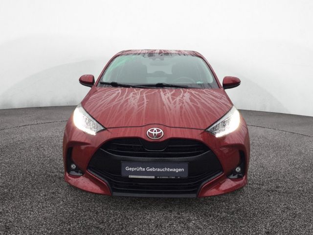 Yaris 1.5 Club KLIMA SHZ KAMERA ACC STANDHZ LED