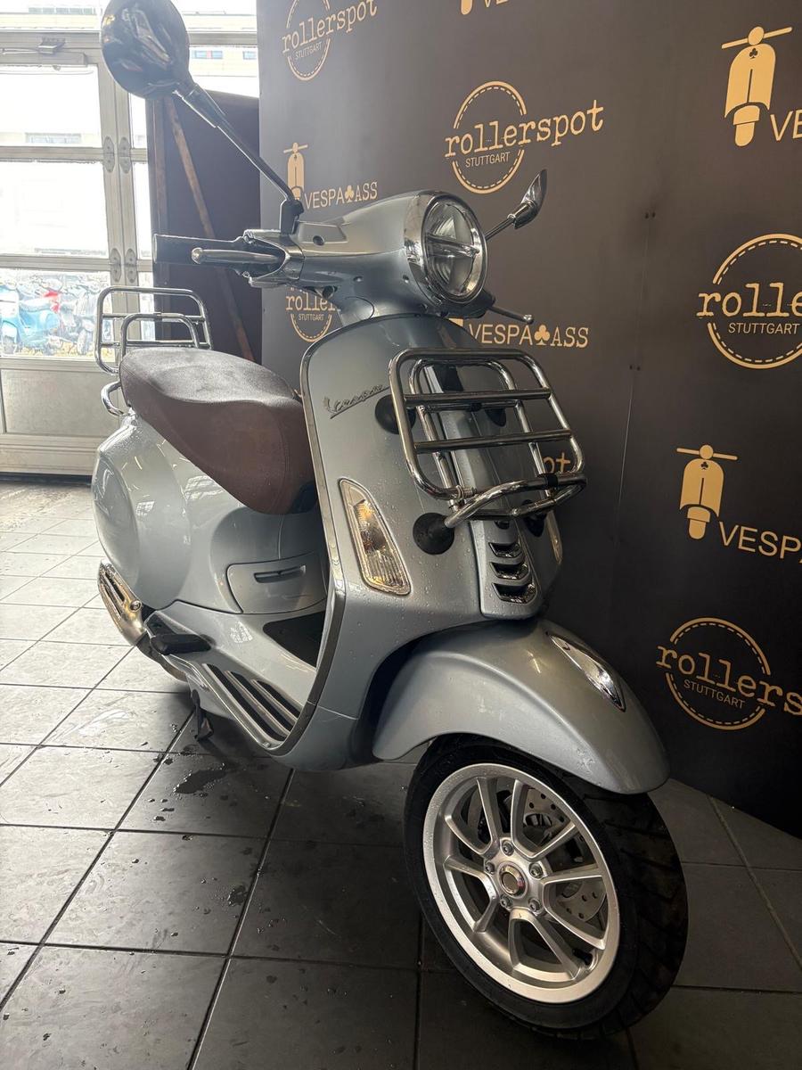 Vespa Primavera 50  iGet wenig km Klappträger hi+vo
