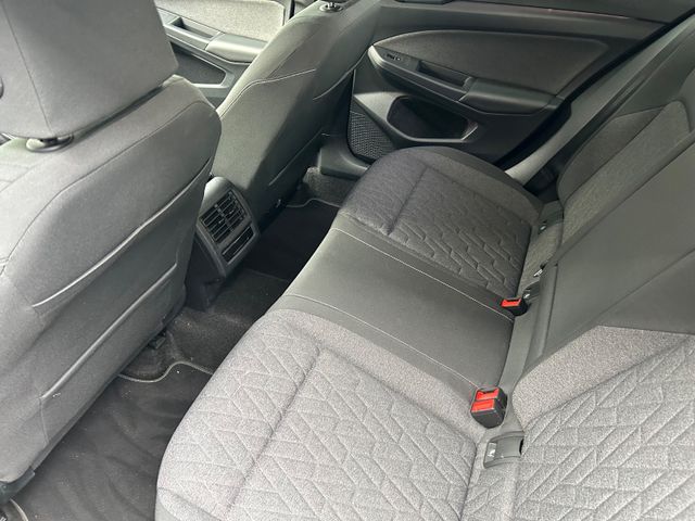 Fahrzeugabbildung Volkswagen Golf 2.0 TDI Move+CarPlay+LED+Navi+AllW.LM+SHZ+