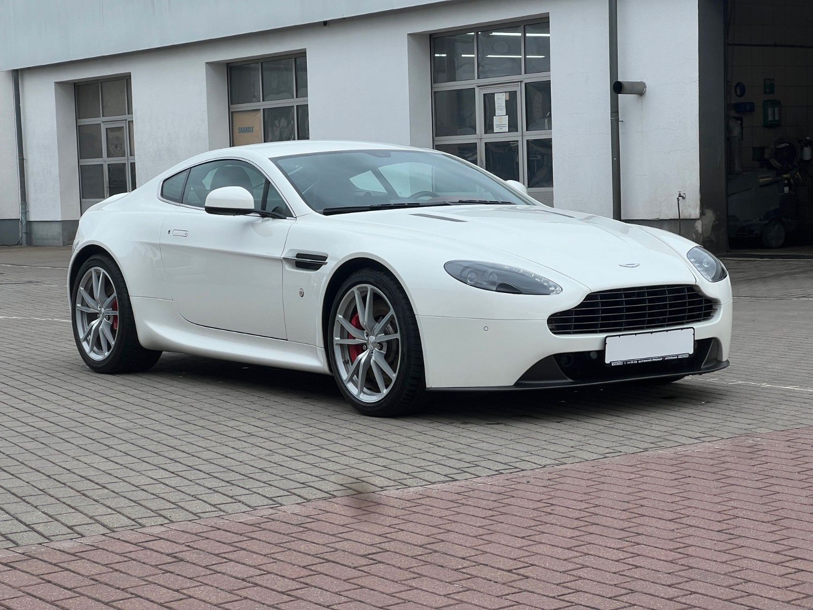 Fahrzeugabbildung Aston Martin V8 Vantage Coupe*RFK nur 18TKM*wie NEU