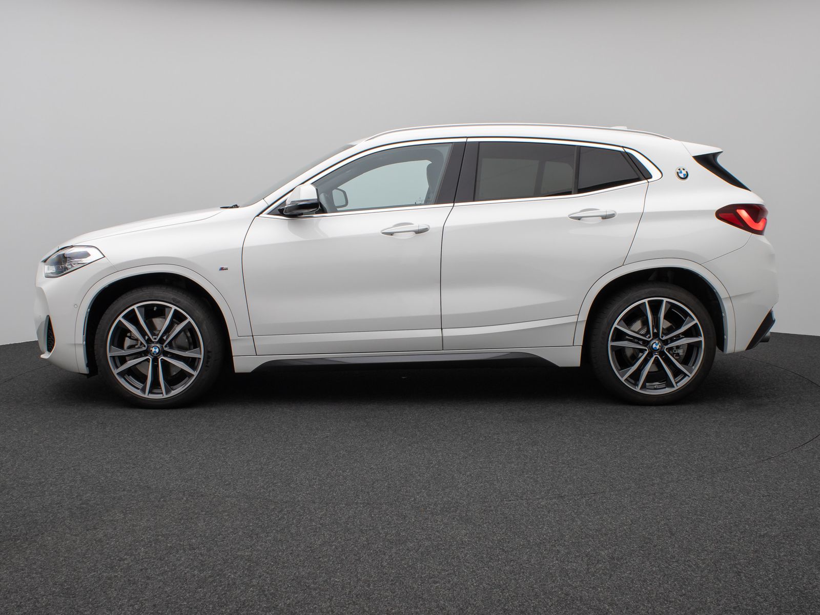Fahrzeugabbildung BMW X2 xD20i M Sport Kamera HUD DAB Navi+ Alarm 19"