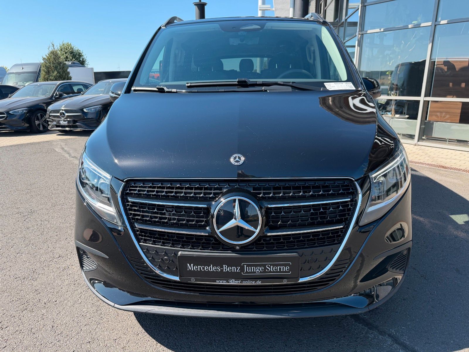Fahrzeugabbildung Mercedes-Benz V 220 d STYLE AHK2,5to MULTIBEAM 360 DISTRONIC