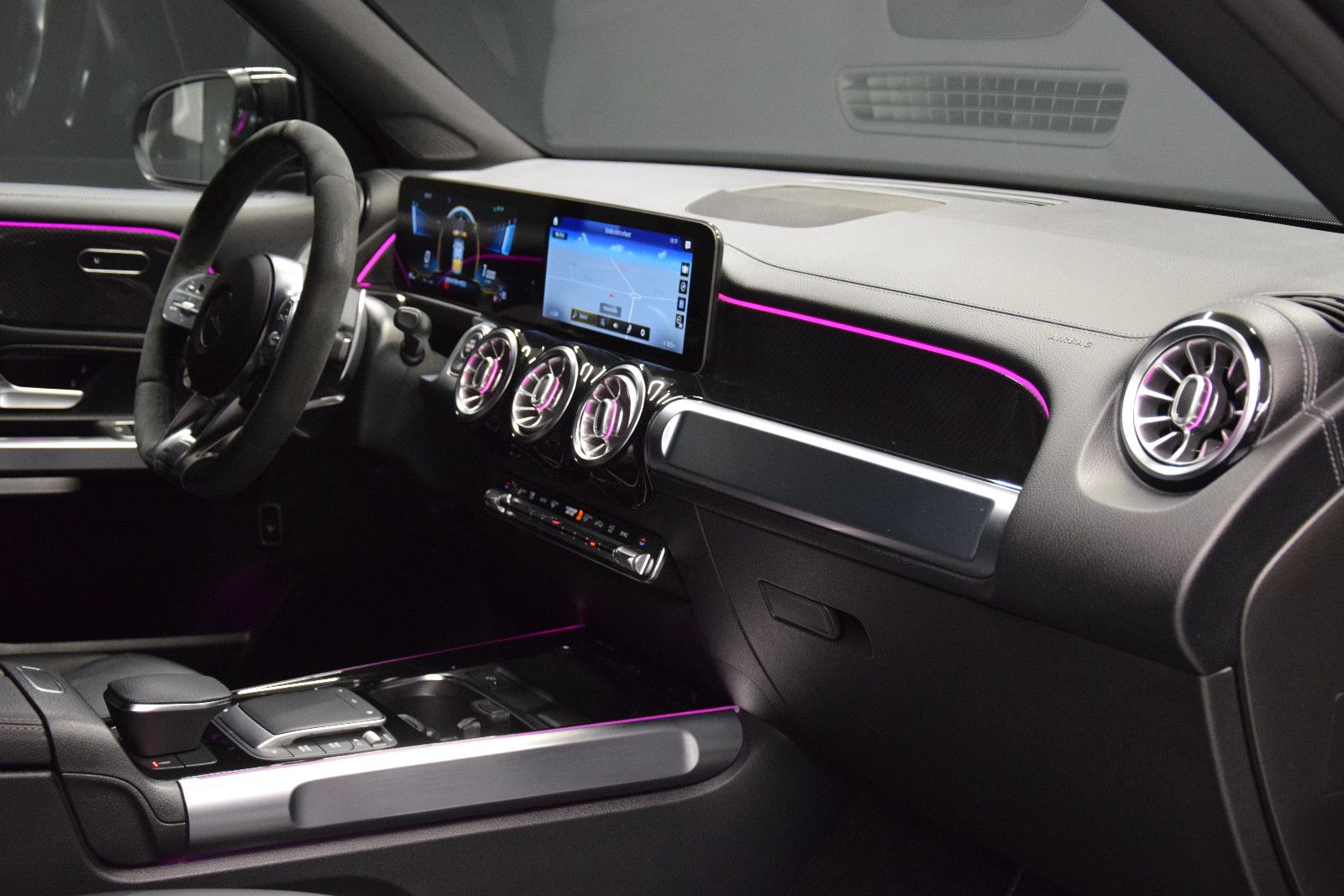 Fahrzeugabbildung Mercedes-Benz GLB 35 AMG 4Matic 360° MBUX Leder AHK Night Ambi