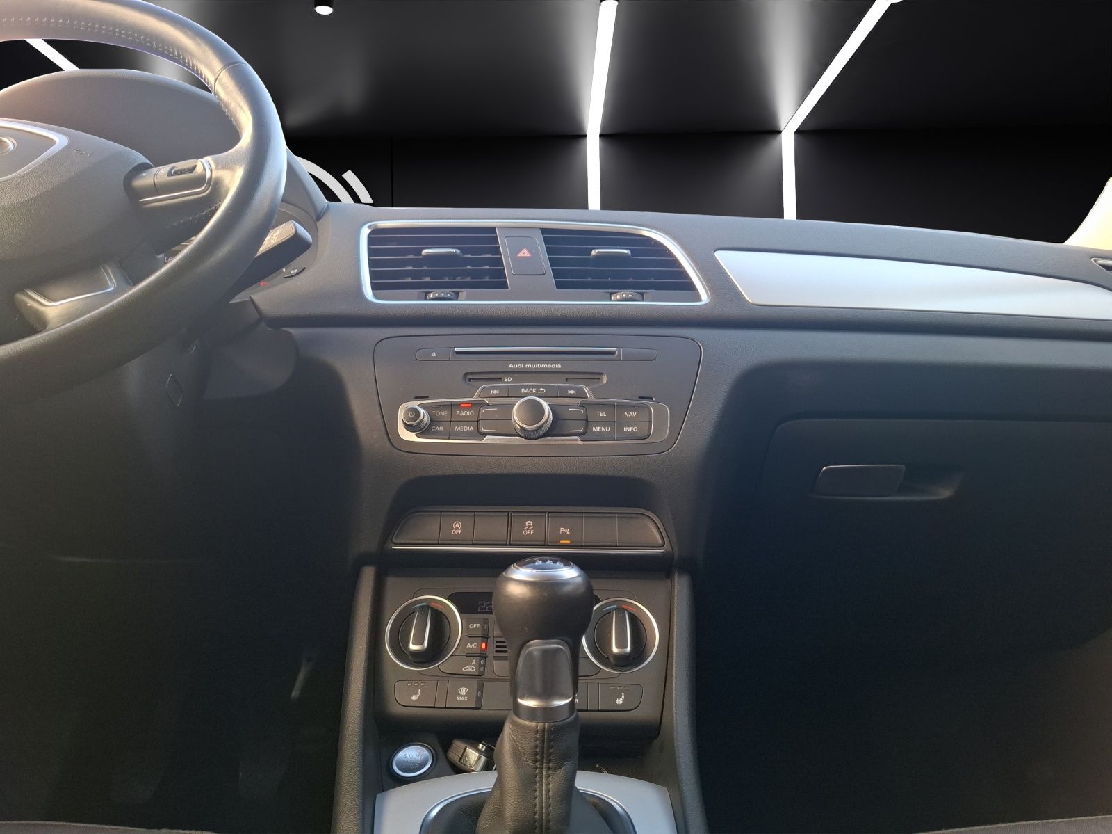 Fahrzeugabbildung Audi Q3 TDI LED AHK GRA PDC SH LM