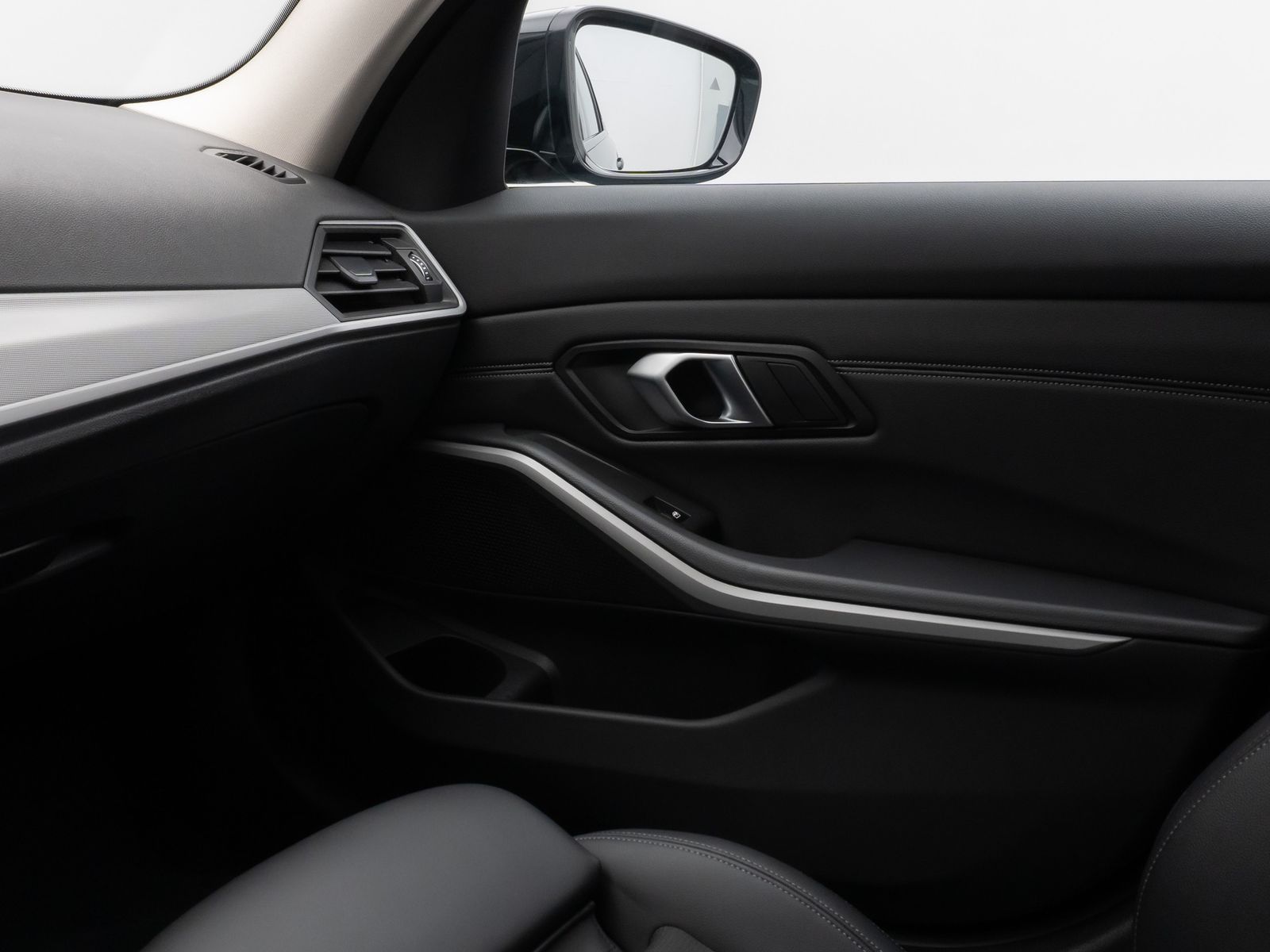 Fahrzeugabbildung BMW 320d Kamera DAB HUD Lenkradheizung Alarm Sport