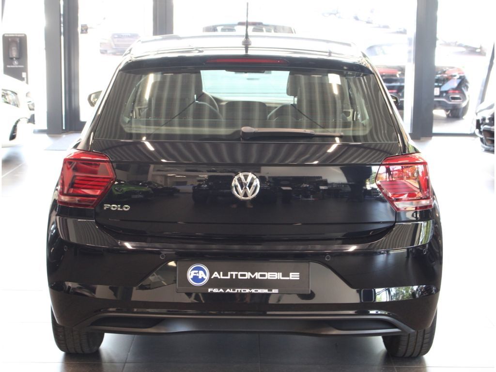 Fahrzeugabbildung Volkswagen Polo VI Highline 1.0 TSI PDC vo&hi+ Sportsitze