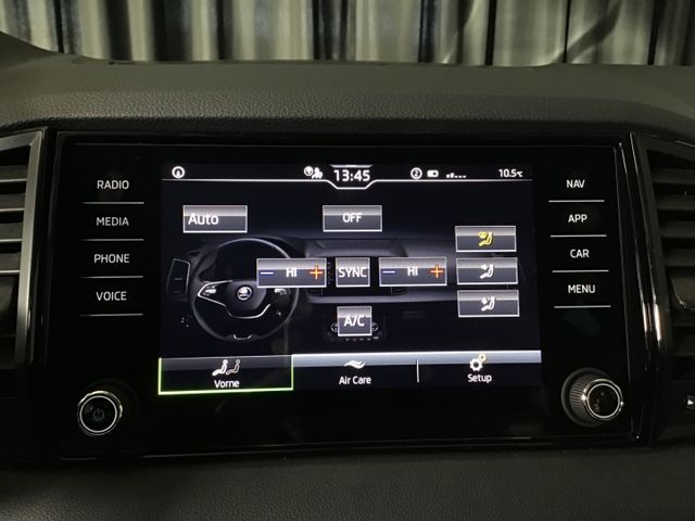 Fahrzeugabbildung Skoda Karoq Selection 1.5 TSI/DSG/ACC/SHZ/SmartLink