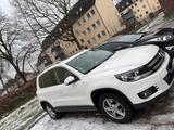 Volkswagen VW Tiguan 2013  Top Zustand, Schaltgetri... - Volkswagen Tiguan mit Benzin-Antrieb: Kombi