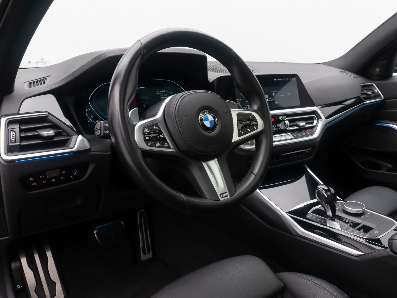 Fahrzeugabbildung BMW 330e M Sport Panorama DAB HUD 360&deg; H/K 19Zoll