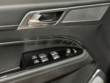 Fahrzeugabbildung Ssangyong REXTON 2.2D Quartz 4WD 8AT*SHZ*NAVI*AHK möglich*