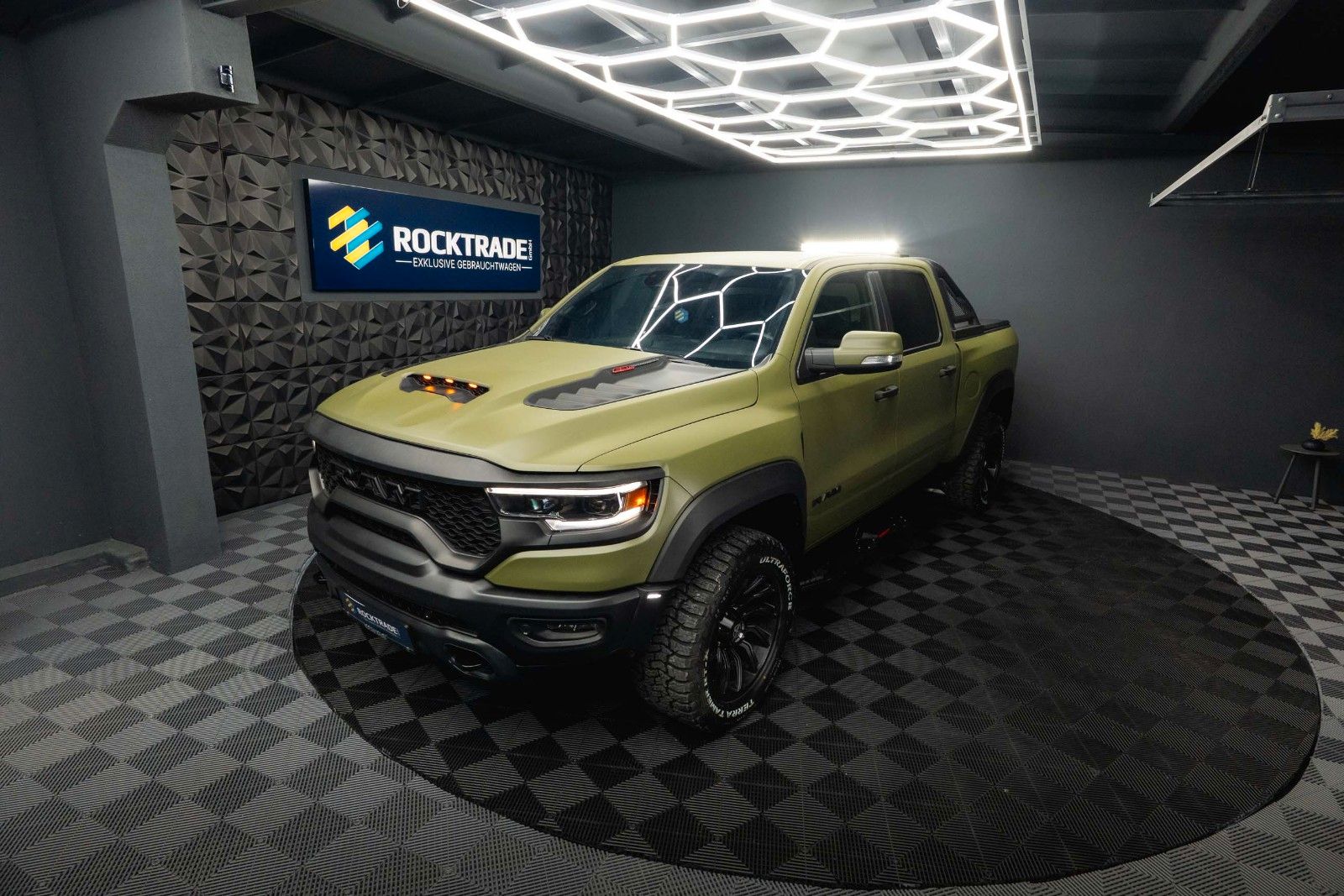 Fahrzeugabbildung Dodge RAM 5.7 V8 HEMI 4x4 LARAMIE OFFROAD TRX Styling