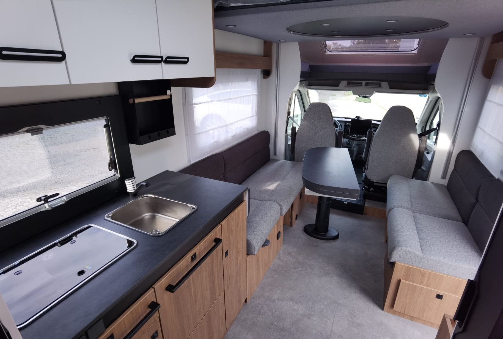 Fahrzeugabbildung Challenger 260 Graphite Edition M27