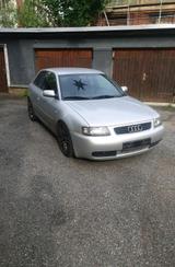 Audi A3 1.9tdi tiefer Alufelgen.6 Gang - Audi A3 aus 2001 mit Diesel-Antrieb