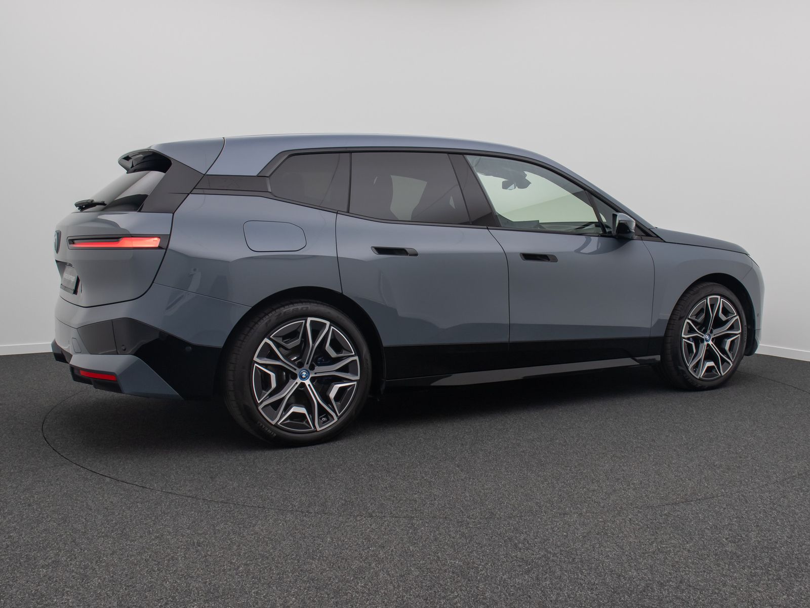 Fahrzeugabbildung BMW iX xD50 360°Laser B&W SoftC SkyLounge DAB 22Zoll