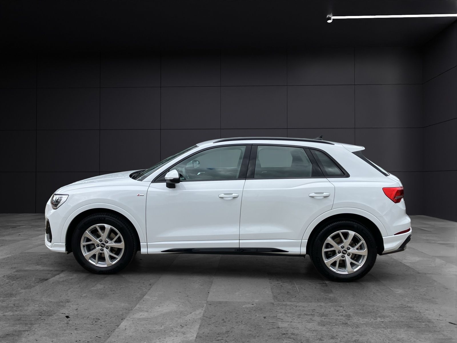 Fahrzeugabbildung Audi Q3 35 TDI quattro S-line S-tronic Navi AVC GRA R