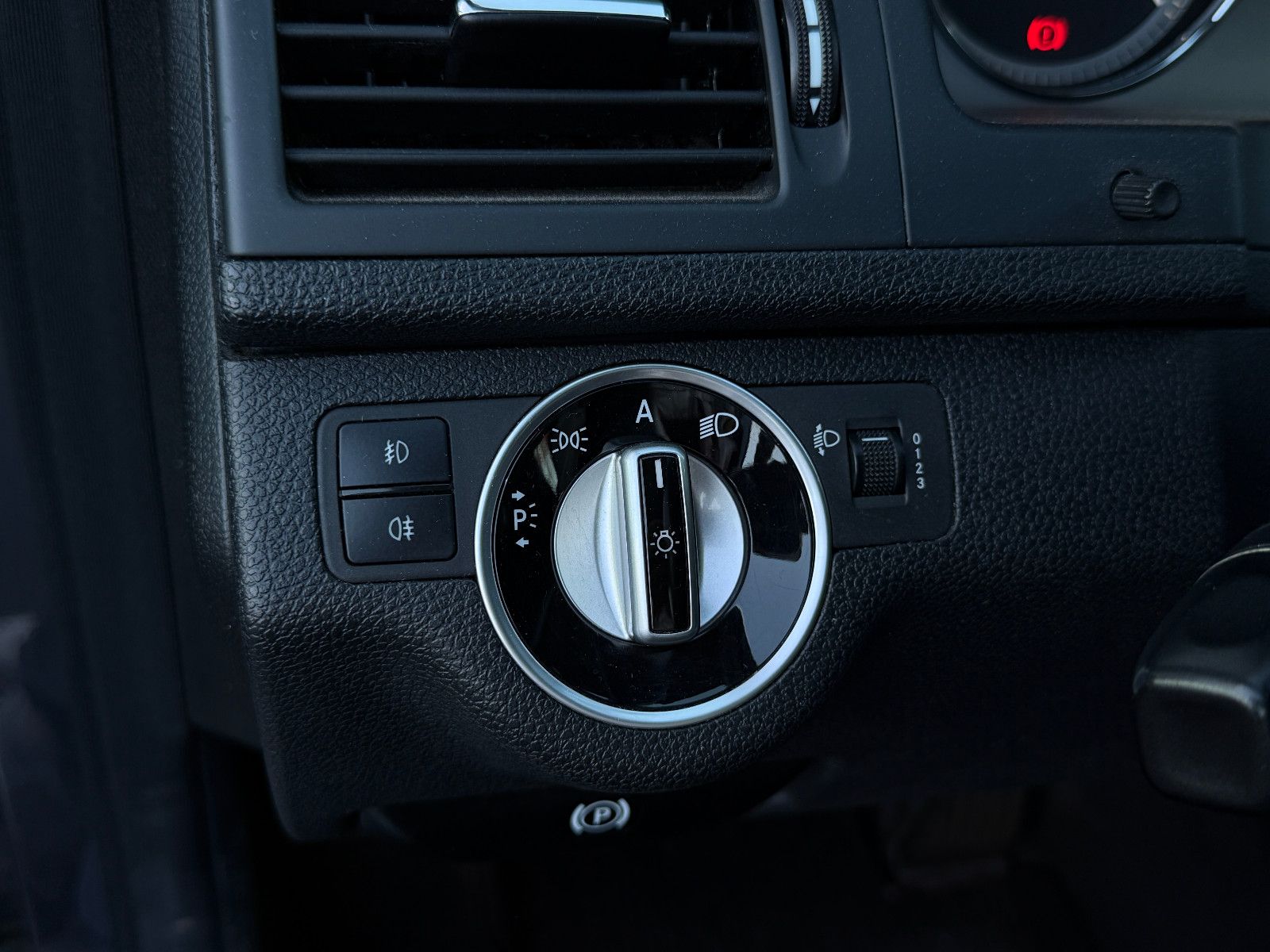 Fahrzeugabbildung Mercedes-Benz C 200 T CGI BlueEff Avantgarde Aut AHK GRA SHZ