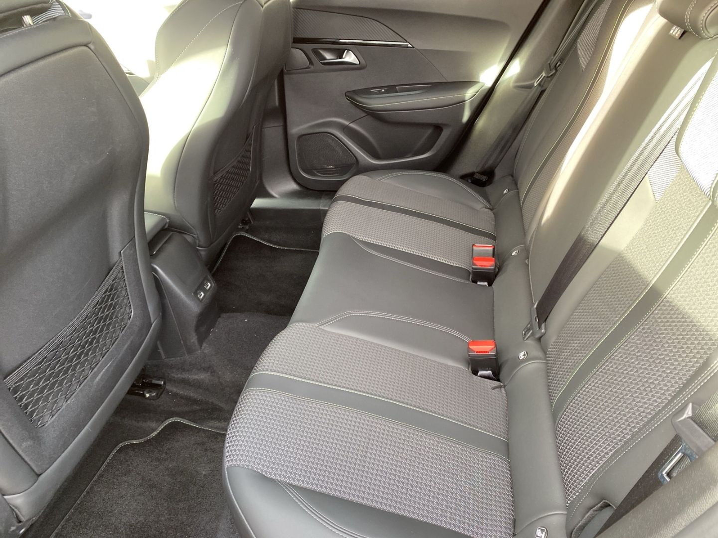 Fahrzeugabbildung Peugeot 2008 e- GT Elektromotor 136 *Rückfahrkamera*Sitz