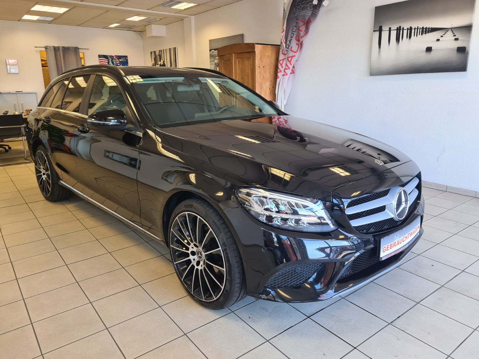 Fahrzeugabbildung Mercedes-Benz C 200 T-Modell / NAVI / KAMERA / LED HIGHTPERFOR