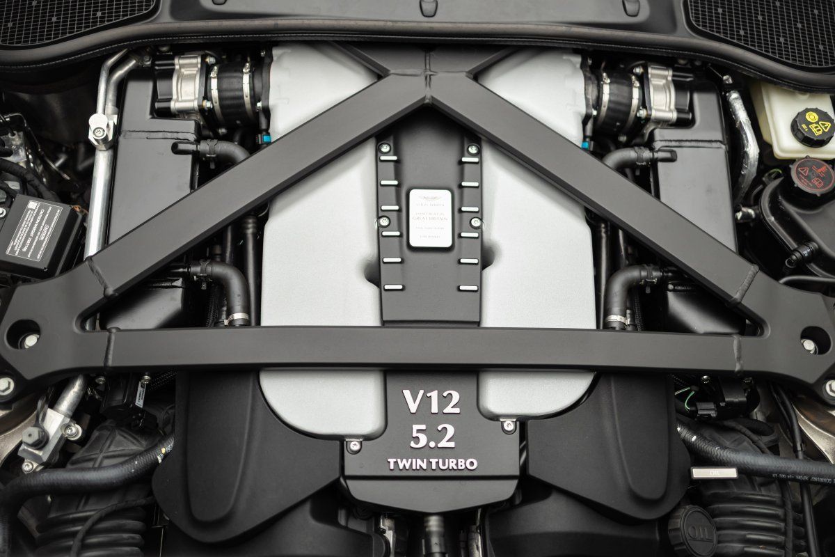 Aston Martin DBS (5.2 V12 FULL CARBON/1.Hand/Deutsches Fzg.)