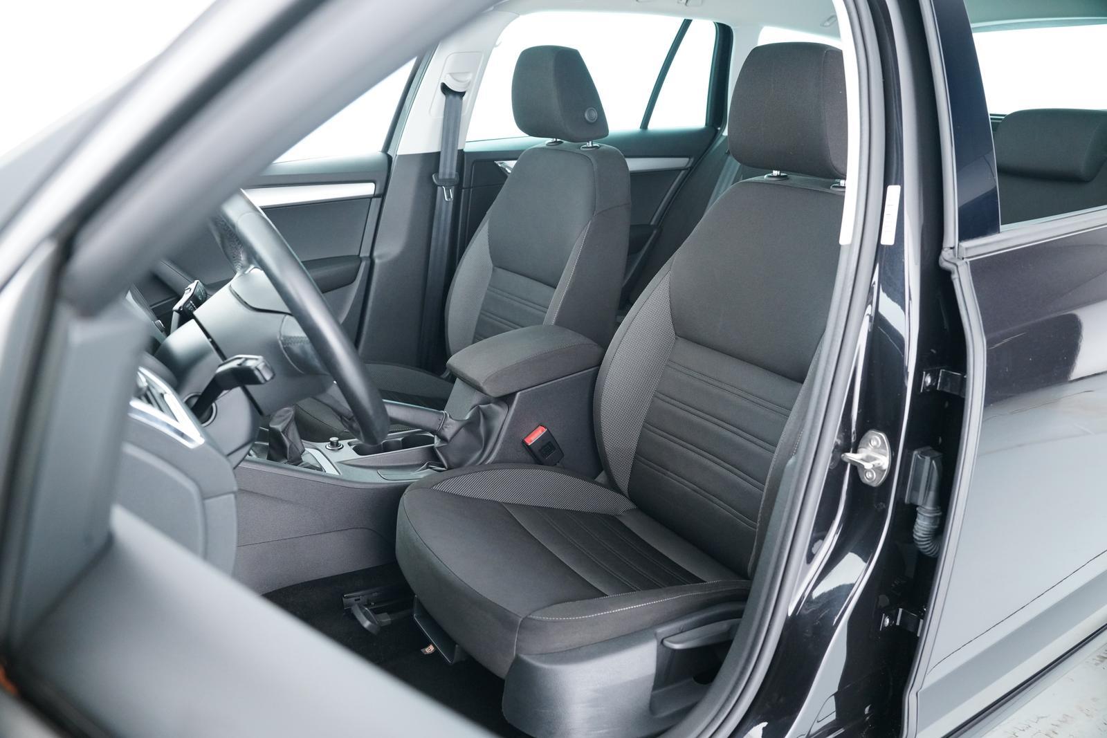 Skoda OCTAVIA COMBI TOUR 1.5TSI SCHECKHEFTGEPFLEGT uvm
