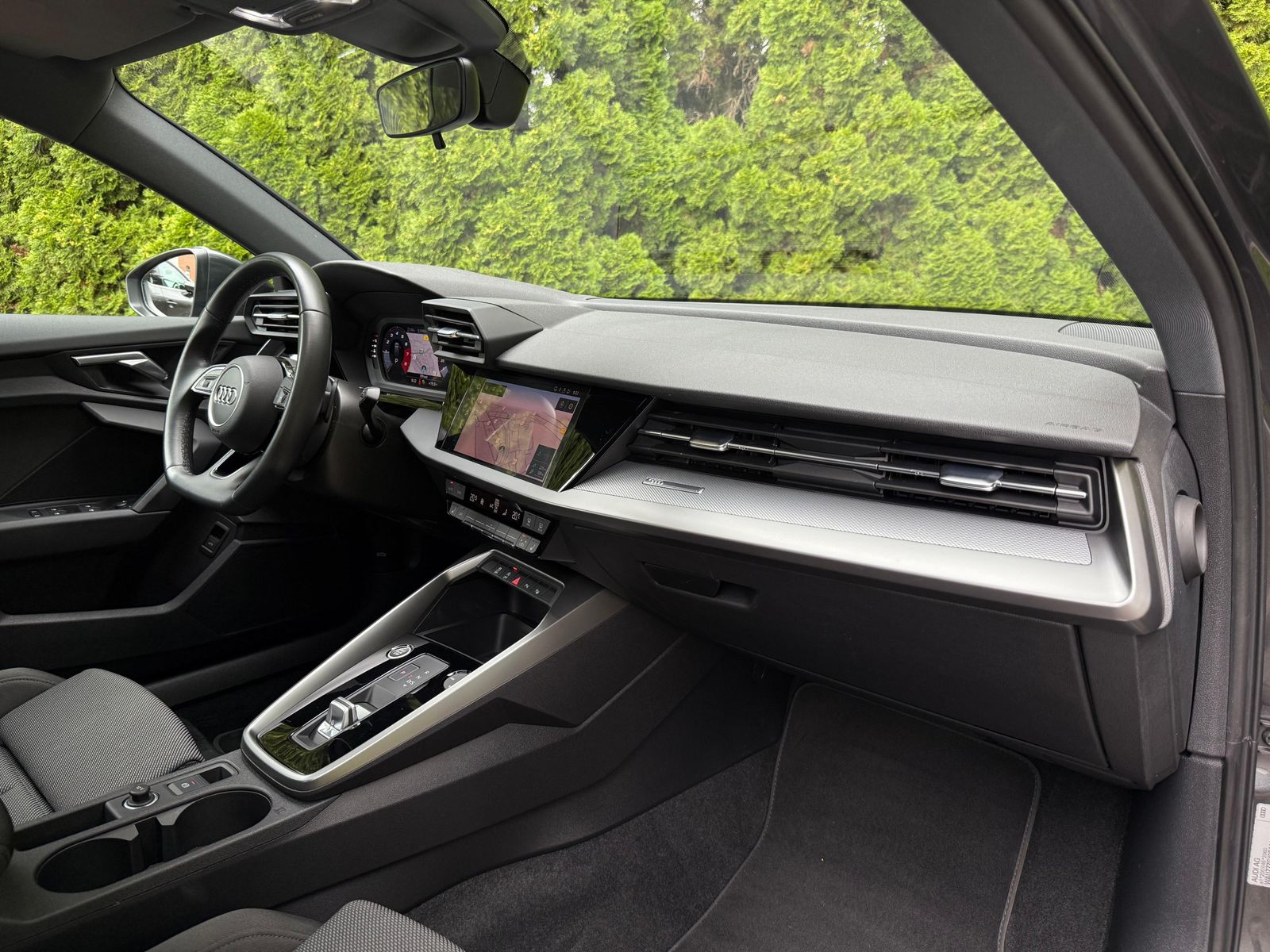 Fahrzeugabbildung Audi A3 35 TFSI S-tr. S-Line PANO+LED+ACC+SHZ+CARPLAY