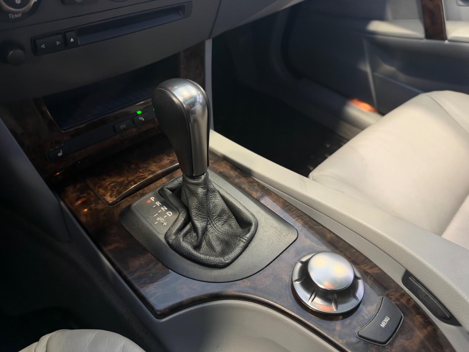 BMW 525i E60 2.5 218 ch • BVA • Cuir Dakota • Toit Ouvrant • PDC