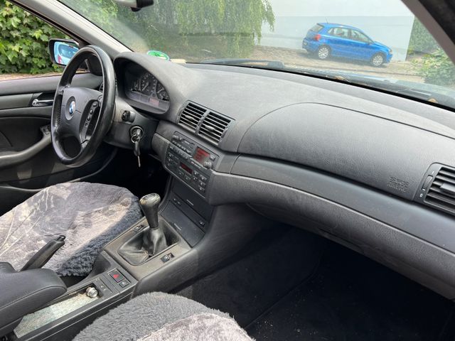 Fahrzeugabbildung BMW 320 Baureihe 3 Touring 320d Tüv 03.2026 AHK