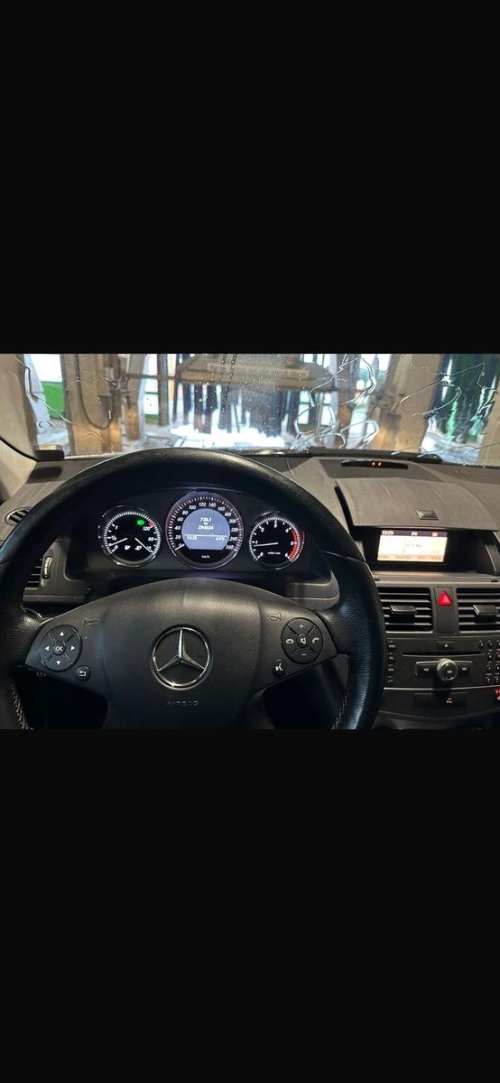 Mercedes-Benz C200 2009 — rear view