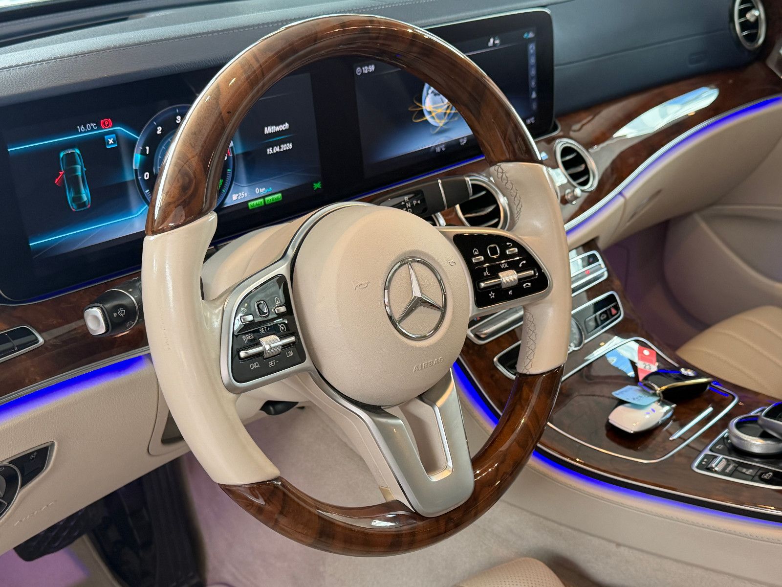 Fahrzeugabbildung Mercedes-Benz E 300 de/AMG/HEAD-UP/VIRTUAL/AMBIENTE/BURMESTER/