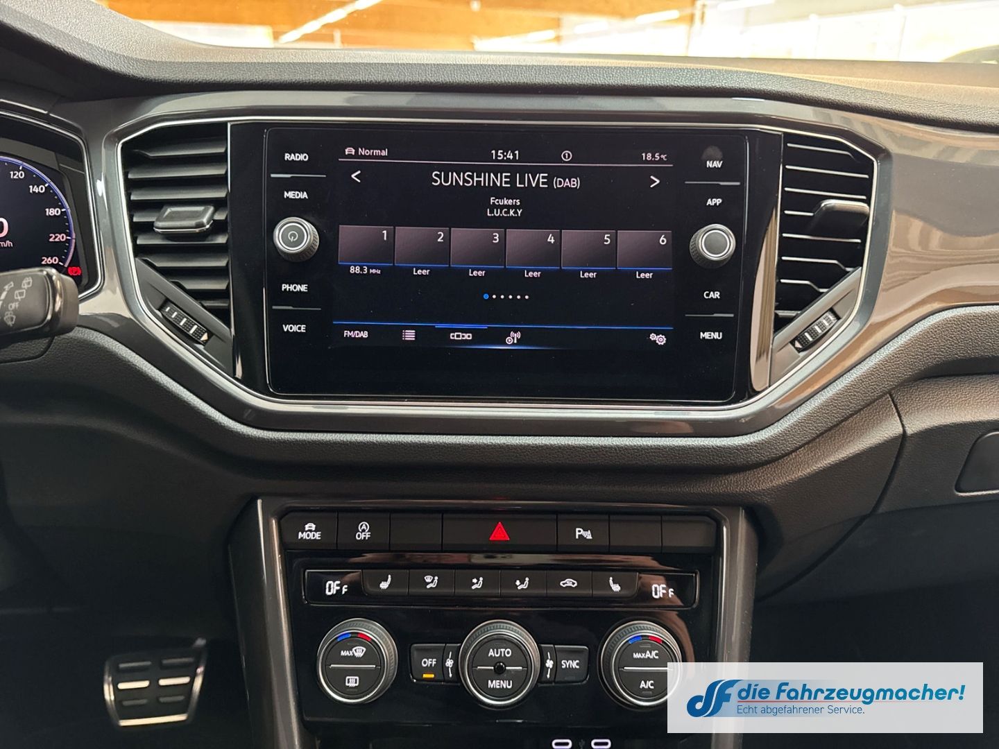 Fahrzeugabbildung Volkswagen T-Roc R-LINE Sportpaket ab.AHK Navi Digi.Cockpit